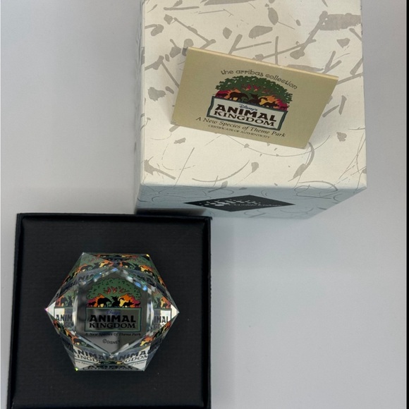 Disney’s Animal Kingdom Swarovski Crystal – Limited Edition Collectible - Picture 7 of 7